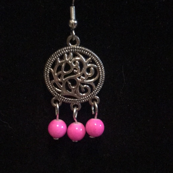 2 pairs earrings white and pink💕 3/$19 bundle - Picture 6 of 7